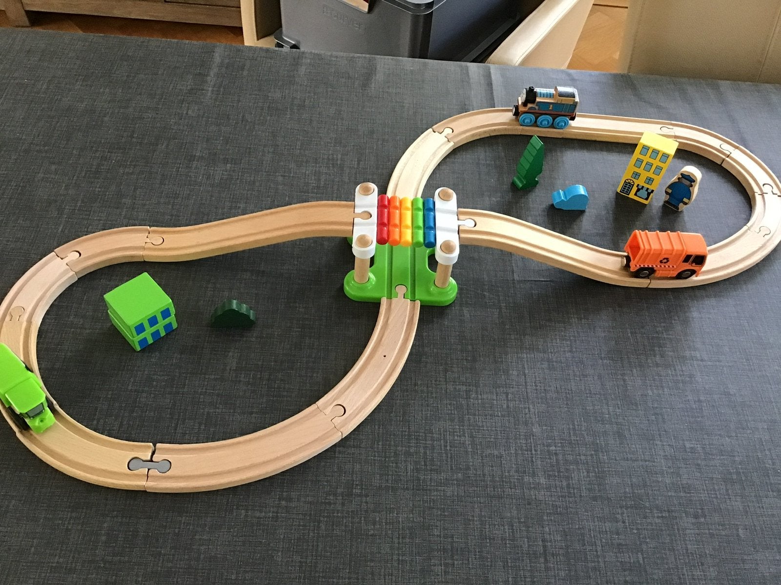 Houten trein/autobaan met regenboog brug, Ophalen of Verzenden, Zo goed als nieuw
