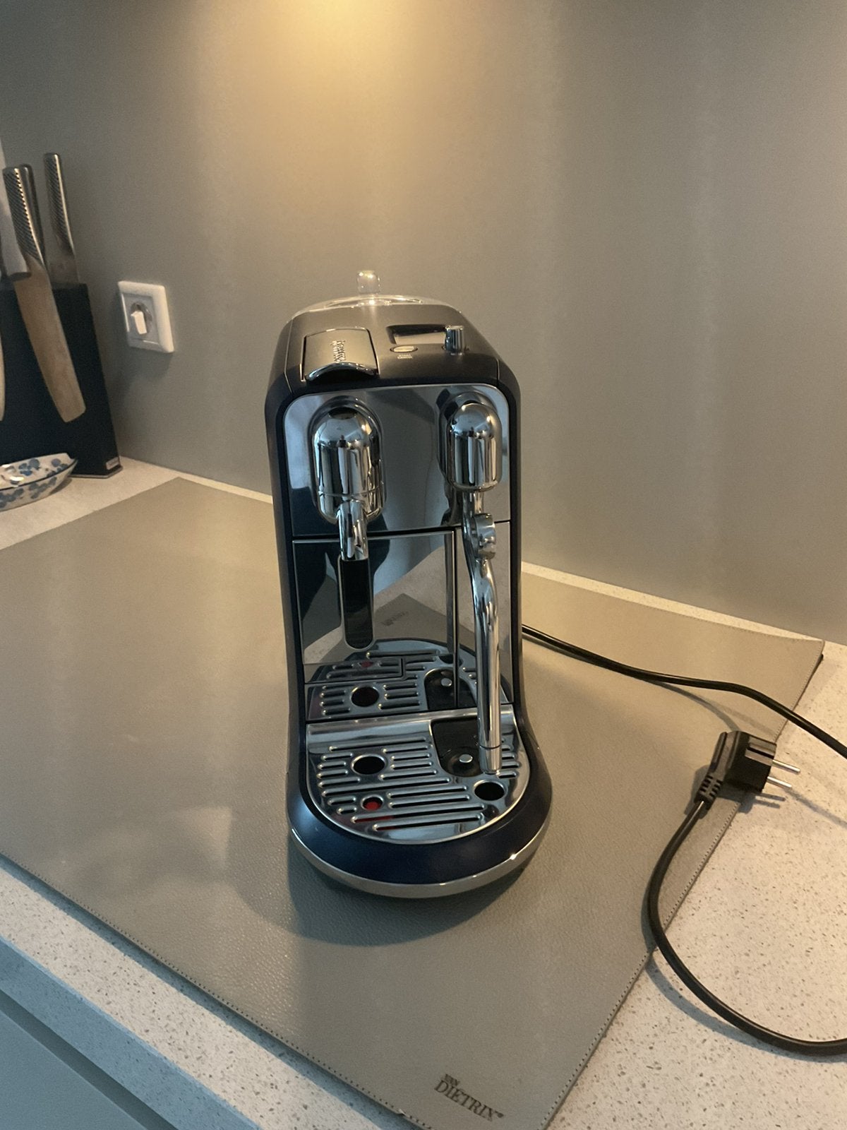 Nespresso Creatista Plus - kleur donker blauw, Witgoed en Apparatuur, Ophalen, Zo goed als nieuw, Koffiemachine, Stoompijpje