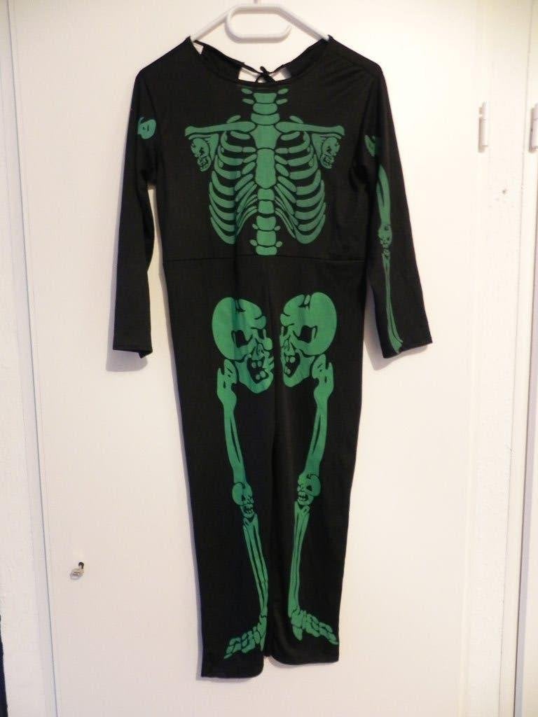 TE KOOP; HALLOWEEN PAK    ZWART/GROEN 134/140, Ophalen, Zo goed als nieuw, 134 t/m 140, Jongen of Meisje