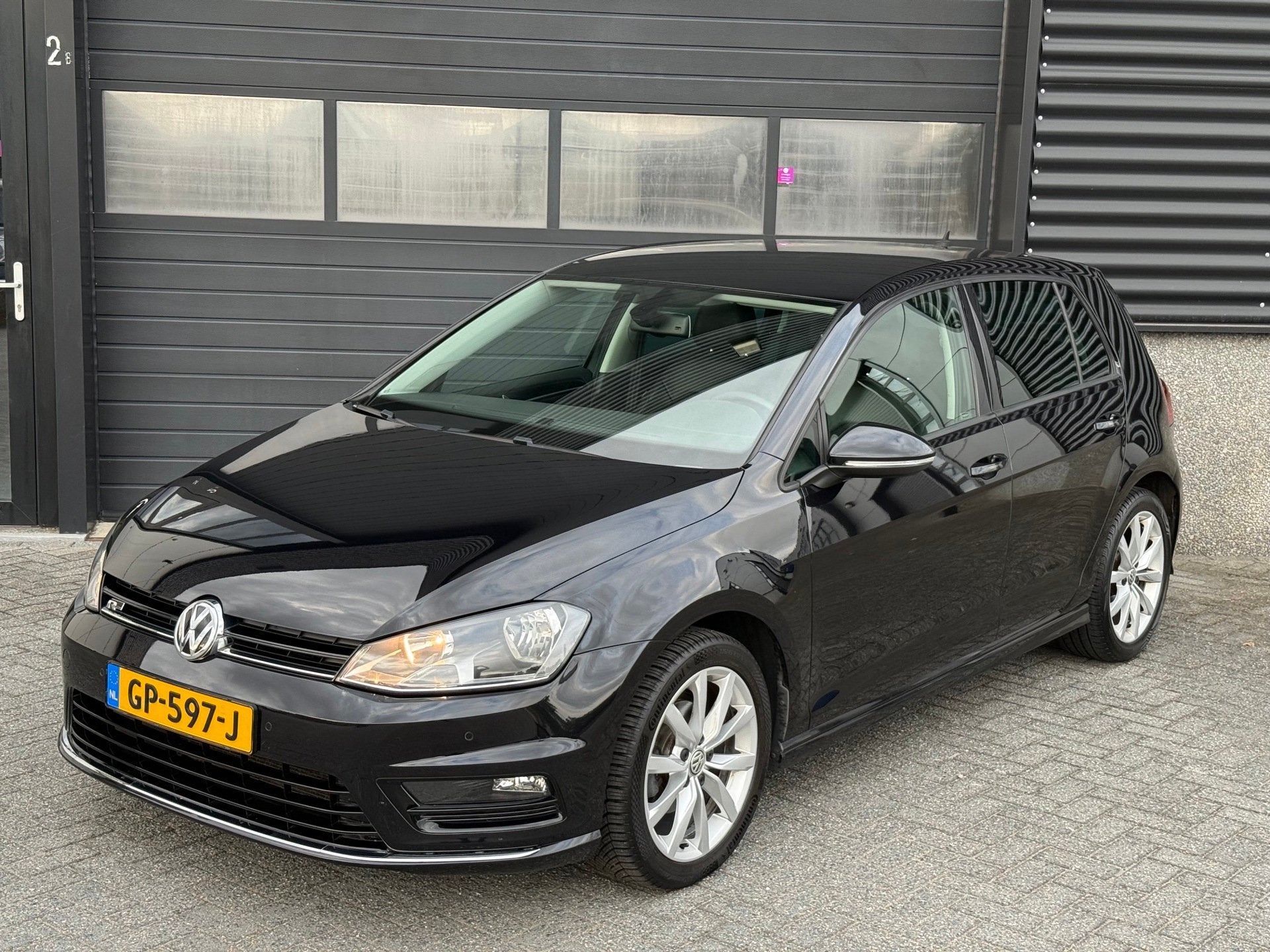 Volkswagen Golf 1.2 TSI R-line stof/leder Navi camera, Auto's, Volkswagen, Gebruikt, 4 cilinders, Zwart, Origineel Nederlands