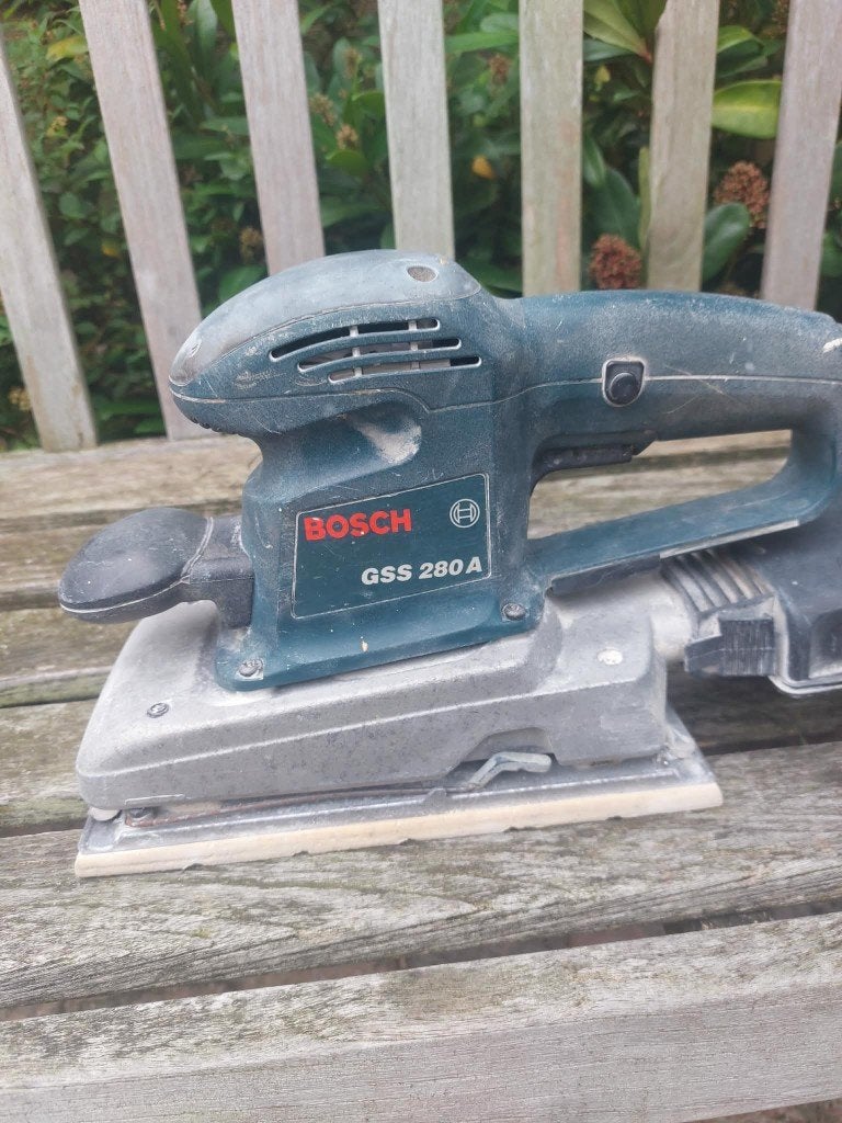 Bosch GSS 28 A vlakschuurmachine, Ophalen of Verzenden, Gebruikt, Minder dan 600 watt, Vlakschuurmachine