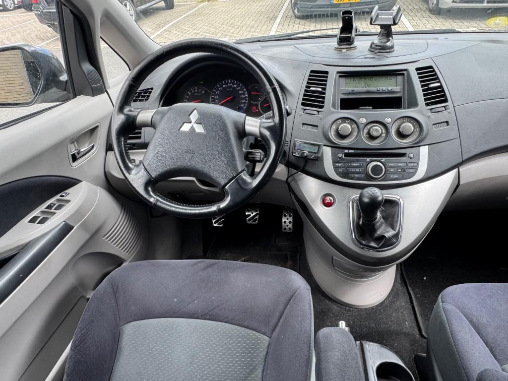 Mitsubishi GRANDIS 2.4-16V InSport 7PERS. AIRCO TREKHAAK PDC, Auto's, Mitsubishi, Voorwielaandrijving, 7 stoelen, Bedrijf, Handgeschakeld