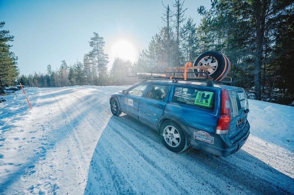 Volvo XC70 2.4 D5 AWD Geartronic 2003 Blauw, 1800 kg, Zwart, 197 €/maand, XC70