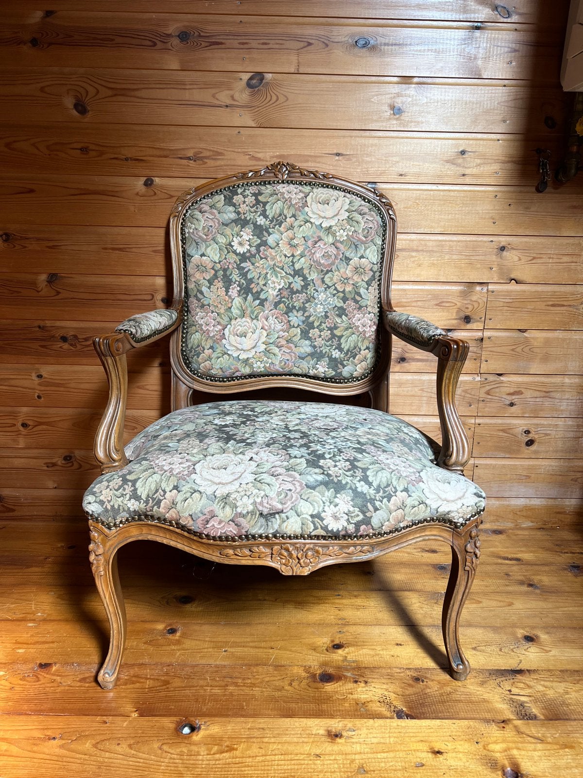Klassiek Louis XV-stijl fauteuiltje met gobelin bekleding, Ophalen