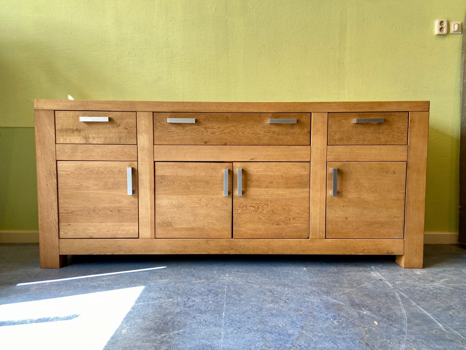 Massief eiken dressoir en tv meubel eikenhout, Huis en Inrichting, Ophalen, Met deur(en), Eikenhout, Zo goed als nieuw