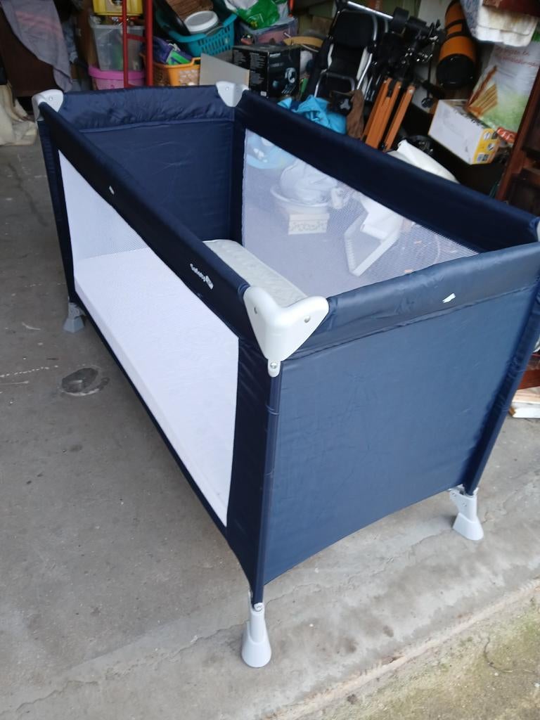Zo goed als nieuw campingbedje met matras, Ophalen of Verzenden, Zo goed als nieuw, Minder dan 140 cm, Matras