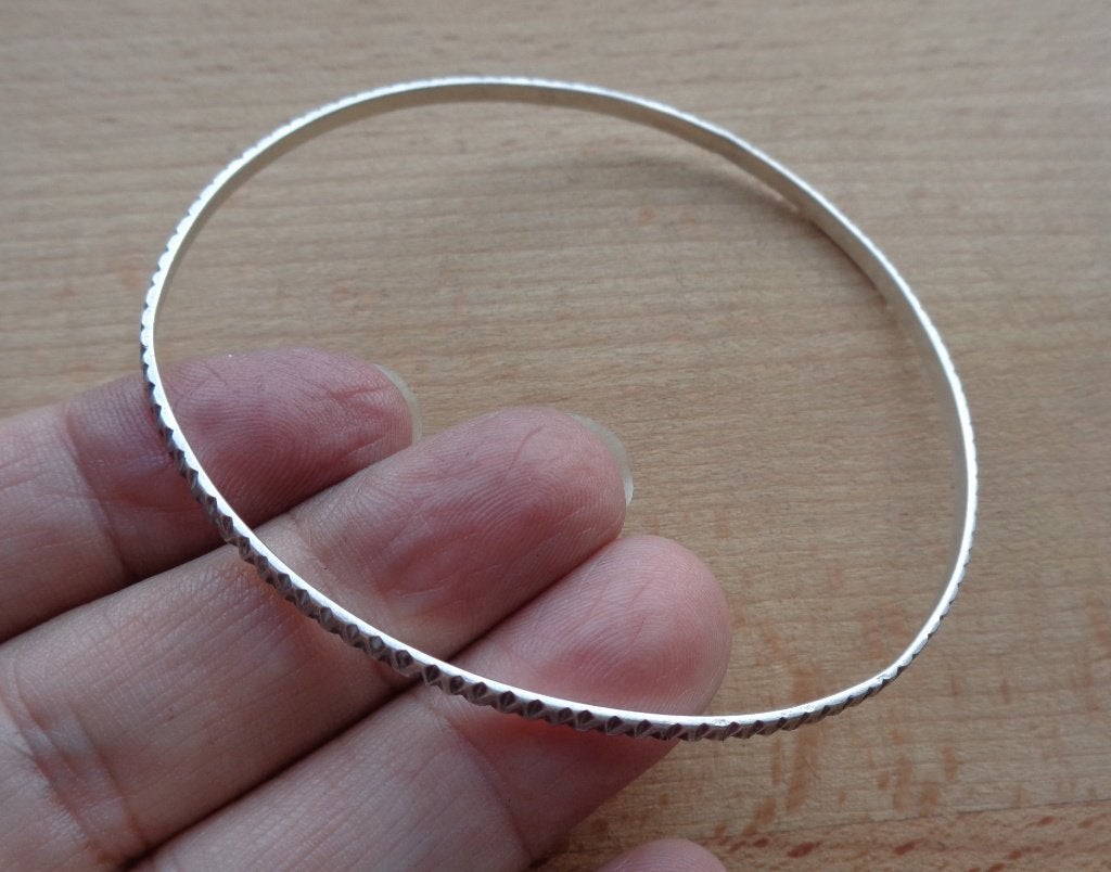 zilveren bewerkte dunne slavenarmband [309], Sieraden, Tassen en Uiterlijk, Verzenden, Zo goed als nieuw, Zilver, Zilver