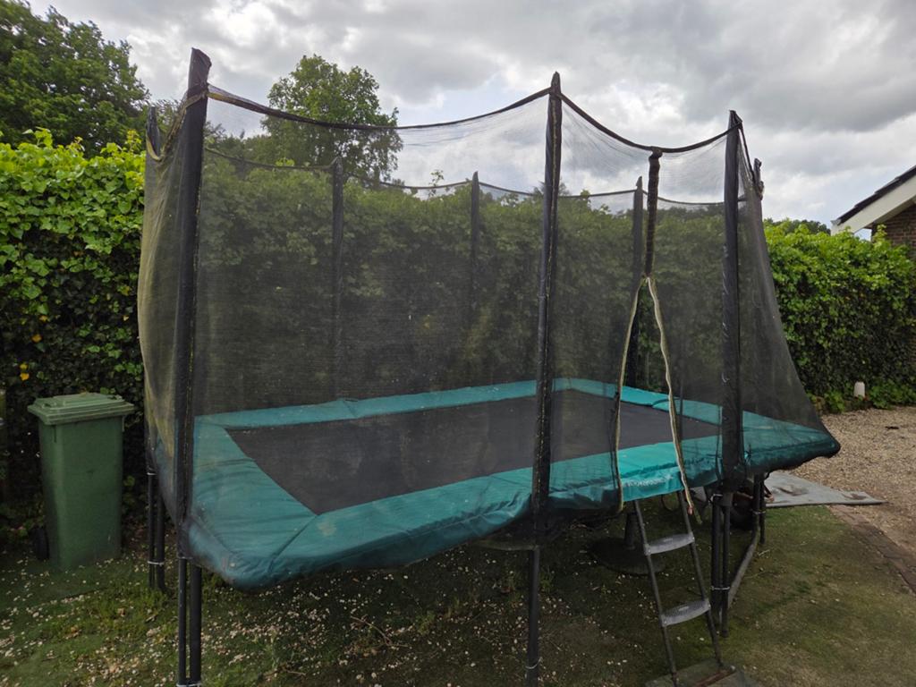 Trampoline met vangnet en trapje 360x250, Ophalen, Trampolines, Z, ,