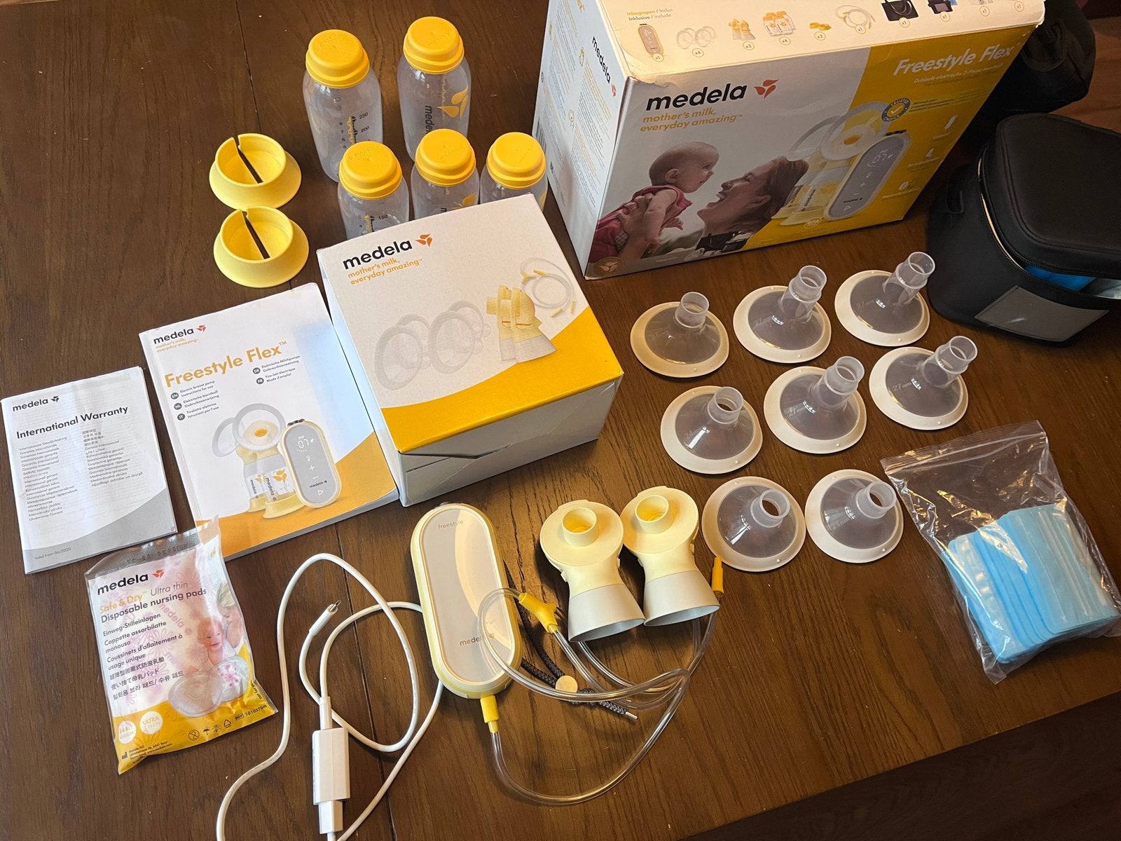 Medela Freestyle Flex dubbele kolf: compleet!, Ophalen, Borstkolf, Zo goed als nieuw, Medela