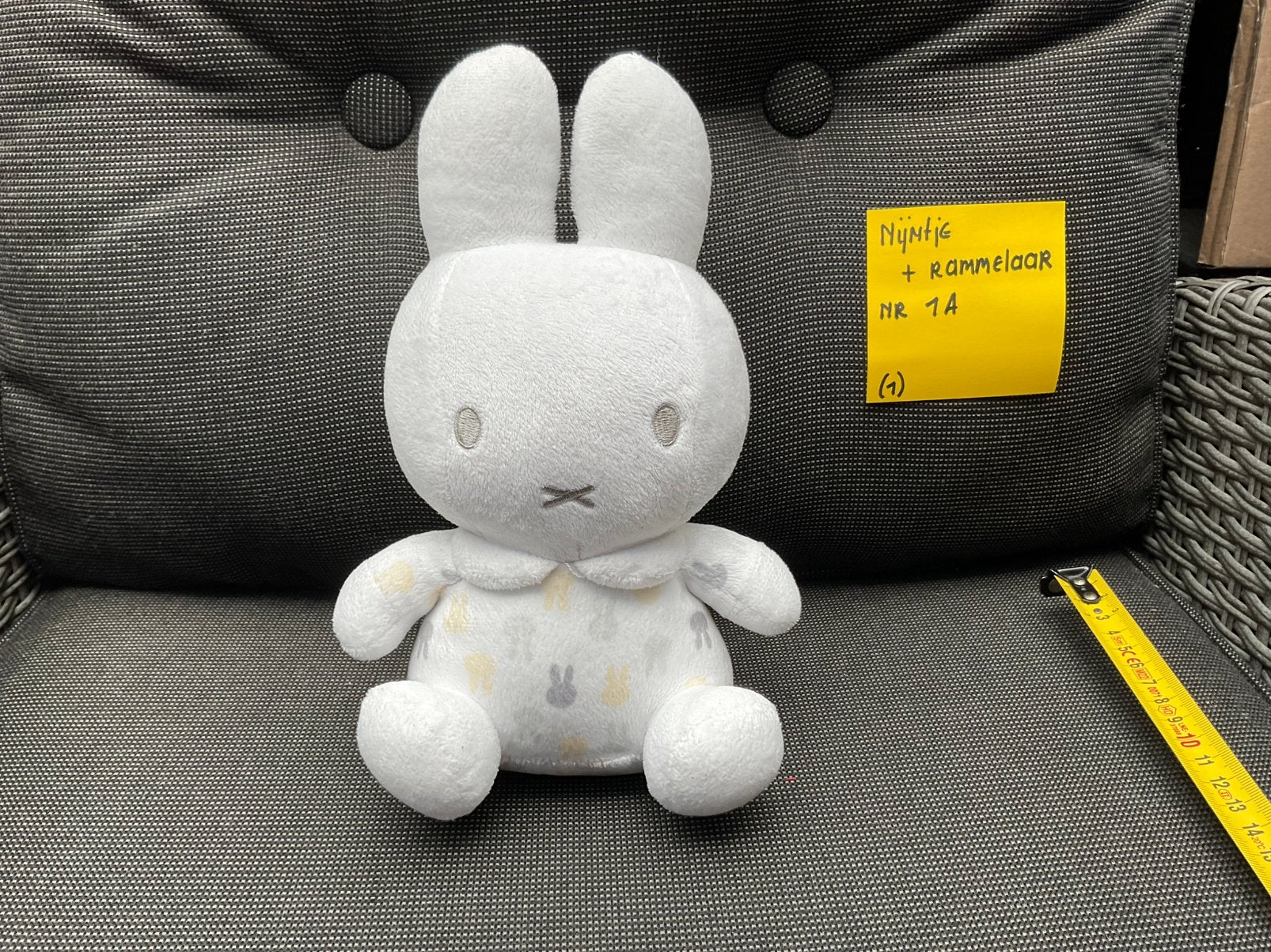 Nieuwe Nijntje knuffel wit grijs geel en rammelaar, Ophalen, Nieuw, Kraamcadeau