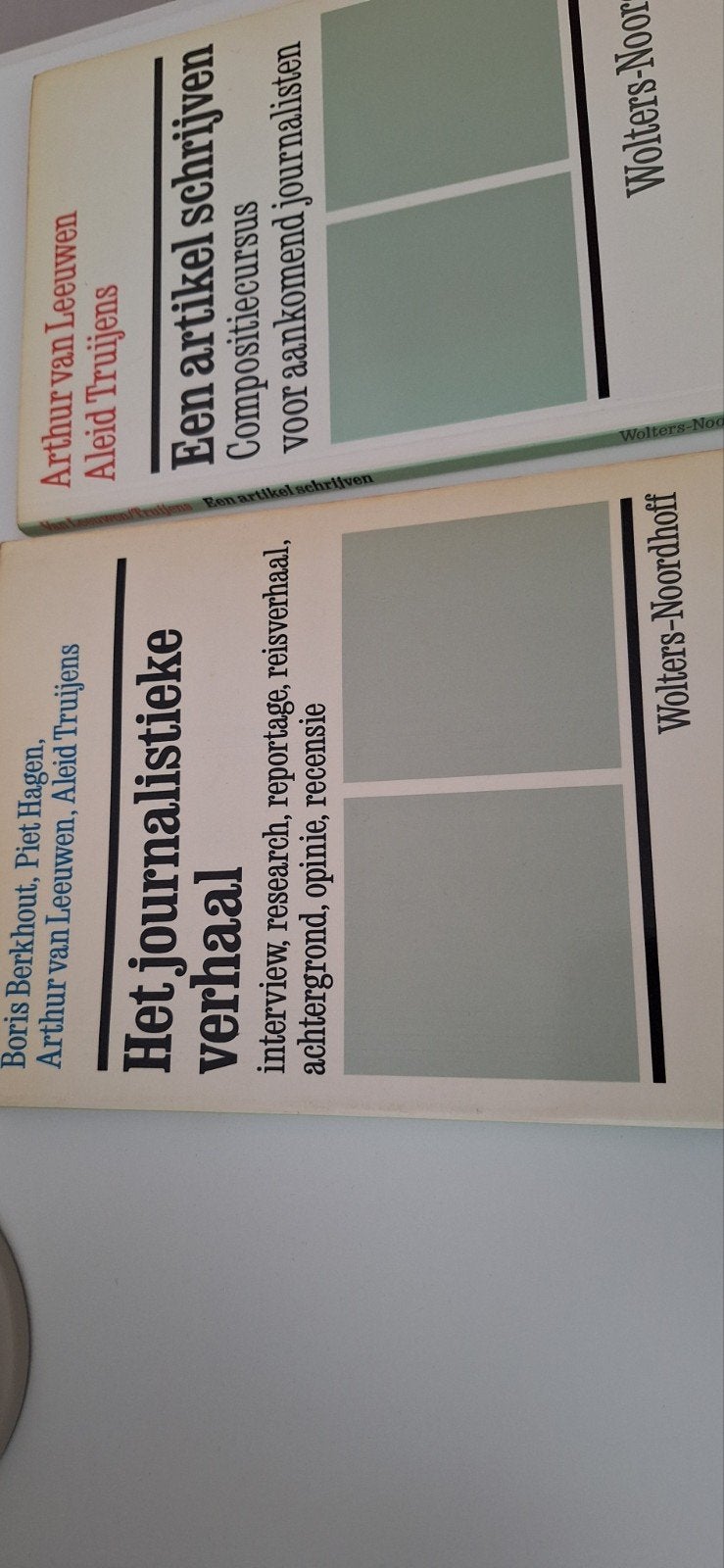 2 boeken: Het Journalistieke Verhaal & Een Artikel Schrijven, Boris Berkhout, Piet Hagen, Arthur van Leeuwen, Aleid Truijens, HBO