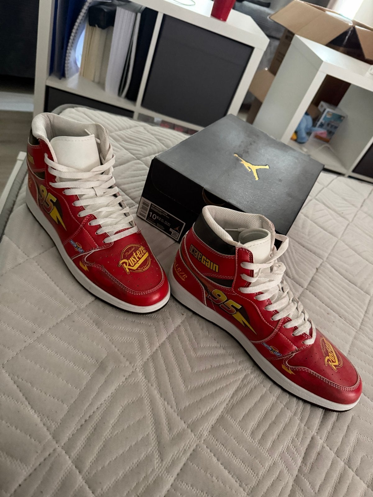 Nike Air Jordan 1 Low met Cars Lightning McQueen print, Ophalen of Verzenden, Nieuw, Overige kleuren, Sneakers of Gympen