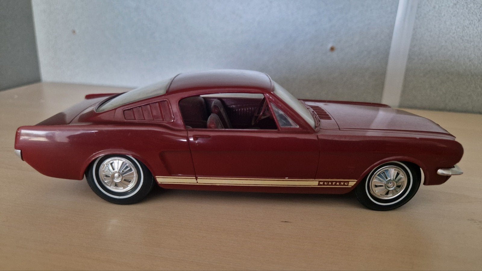 Ford Mustang Fastback 1965 modelauto - Revell, Gebruikt, Auto, Ophalen of Verzenden, 1:32 tot 1:50