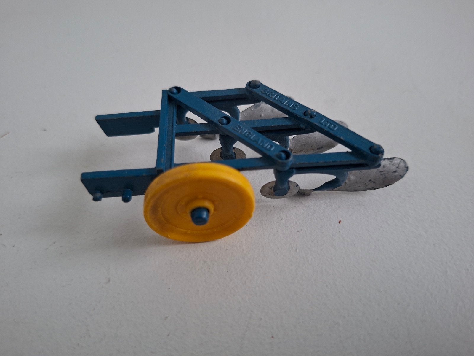Britains Ploeg - Blauw met Geel Wiel, Ophalen of Verzenden, Gebruikt, Tractor of Landbouw, Britains