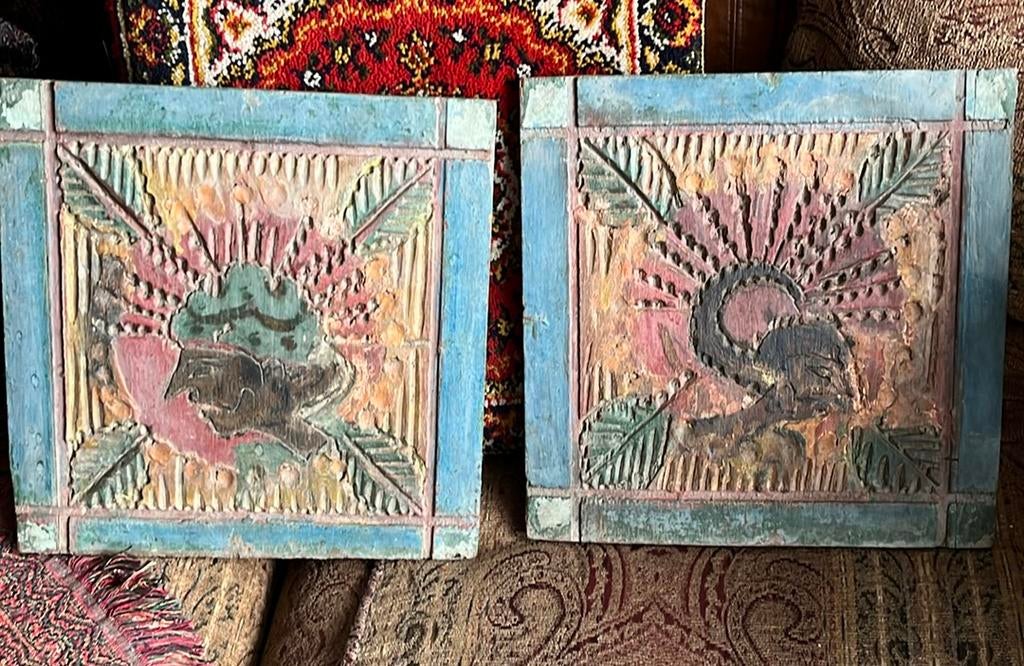 2 Antieke Houtsnijwerk Panelen - Geschilderd Olieverf V.O.C?, Ophalen of Verzenden