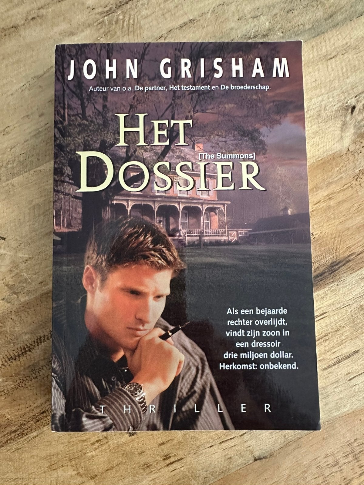 John Grisham - Het dossier, Ophalen of Verzenden, Zo goed als nieuw, John Grisham