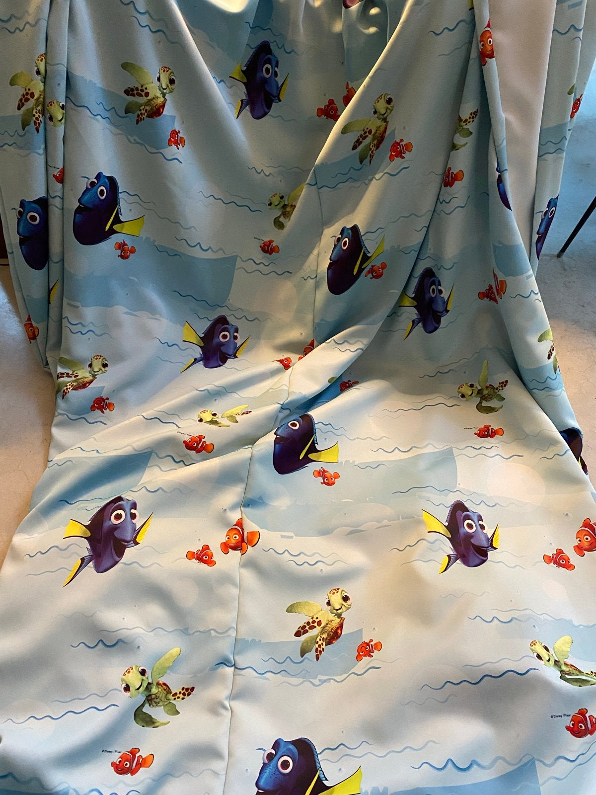 Finding Nemo/Dory verduistetende Gordijnen - Kinderkamer, Huis en Inrichting, Met haken, Overige merken, Blauw, Ophalen of Verzenden