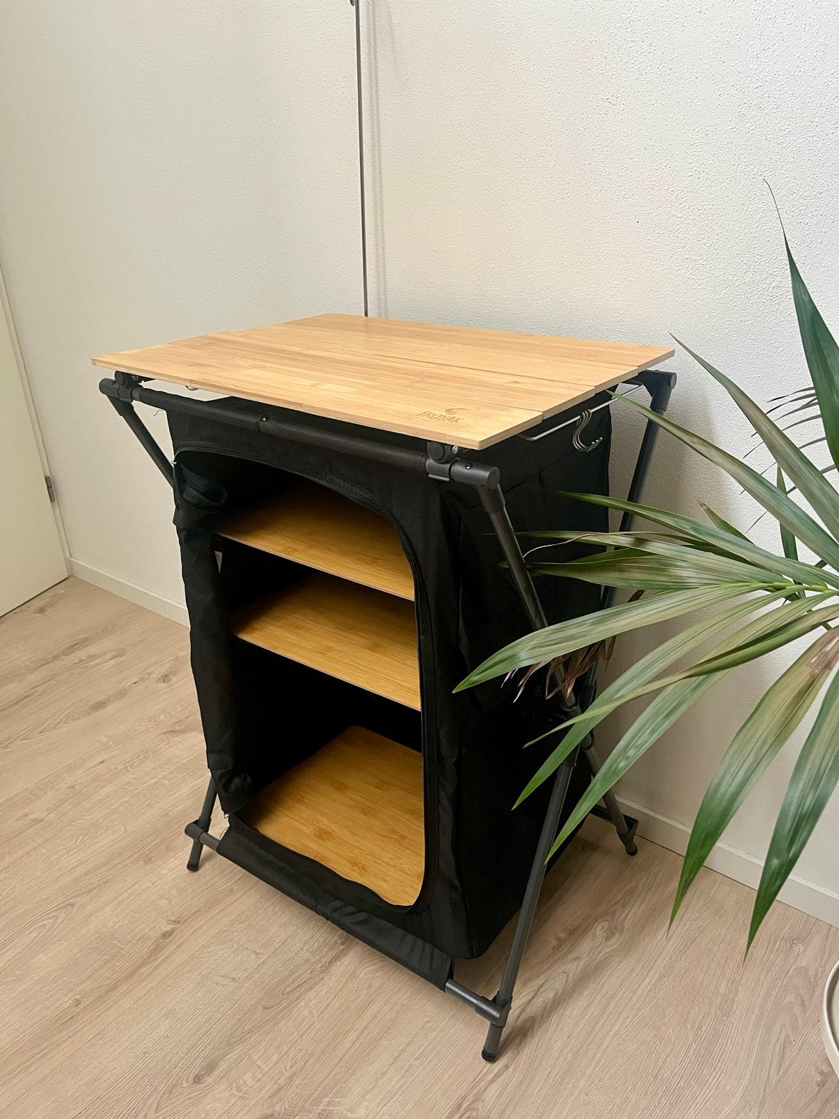 Zgan Froyak campingkast met bamboe blad, haakjes en planken, Caravans en Kamperen, Kampeeraccessoires, Ophalen, Zo goed als nieuw