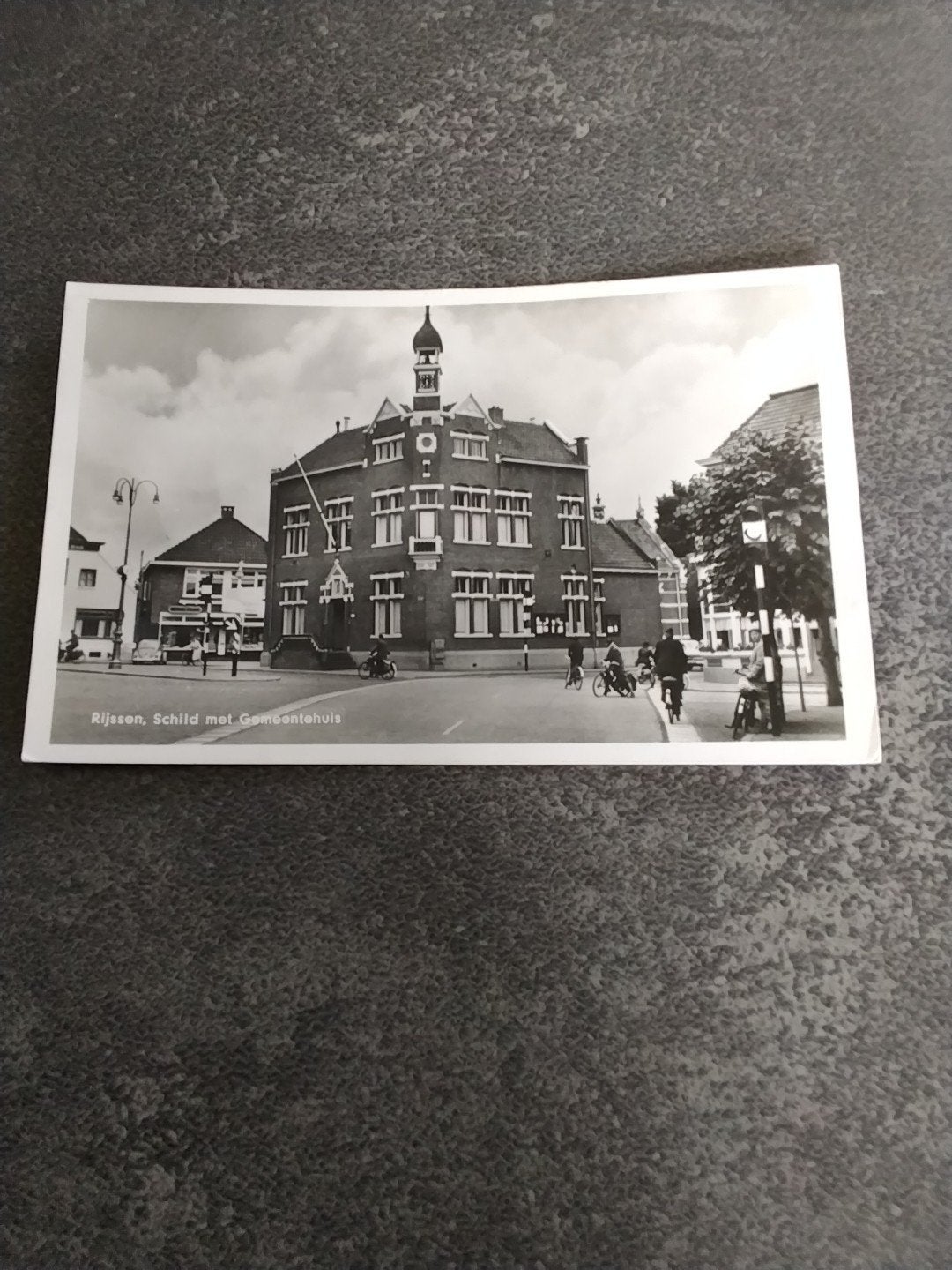 Rijssen Schild met gemeentehuis, Ophalen of Verzenden, 1940 tot 1960, Gelopen, Overijssel