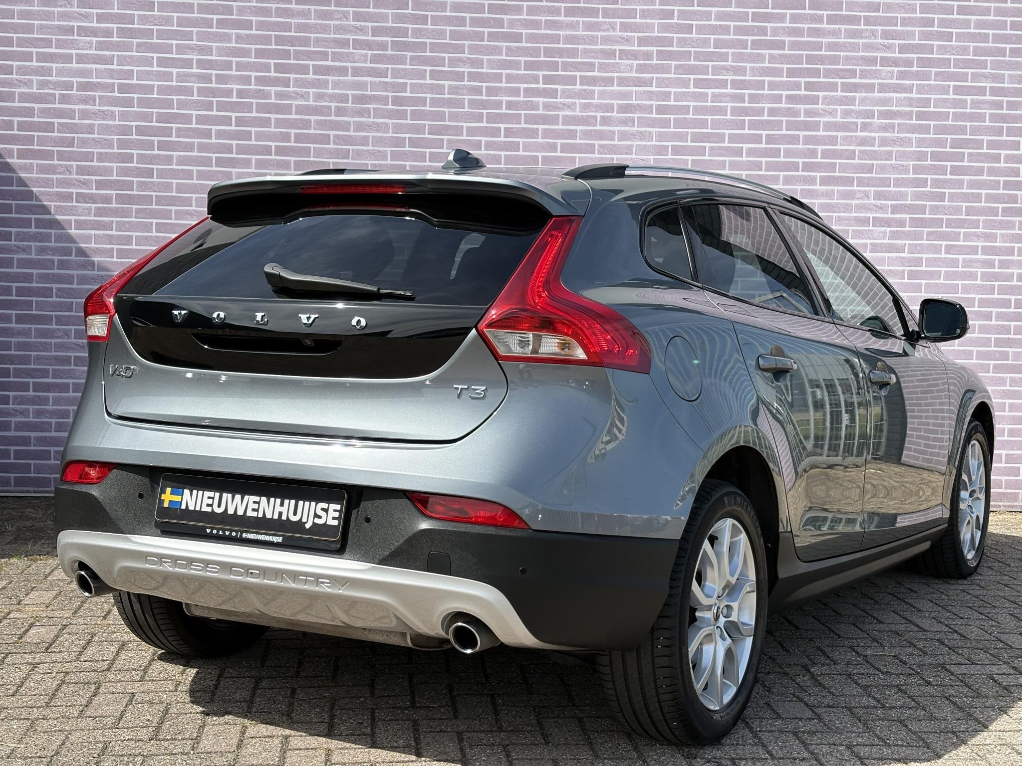 Volvo V40 Cross Country 1.5 T3 Polar+ Luxury | Harman/Kardon, Dealer onderhouden, Euro 6, 4 cilinders, 152 pk