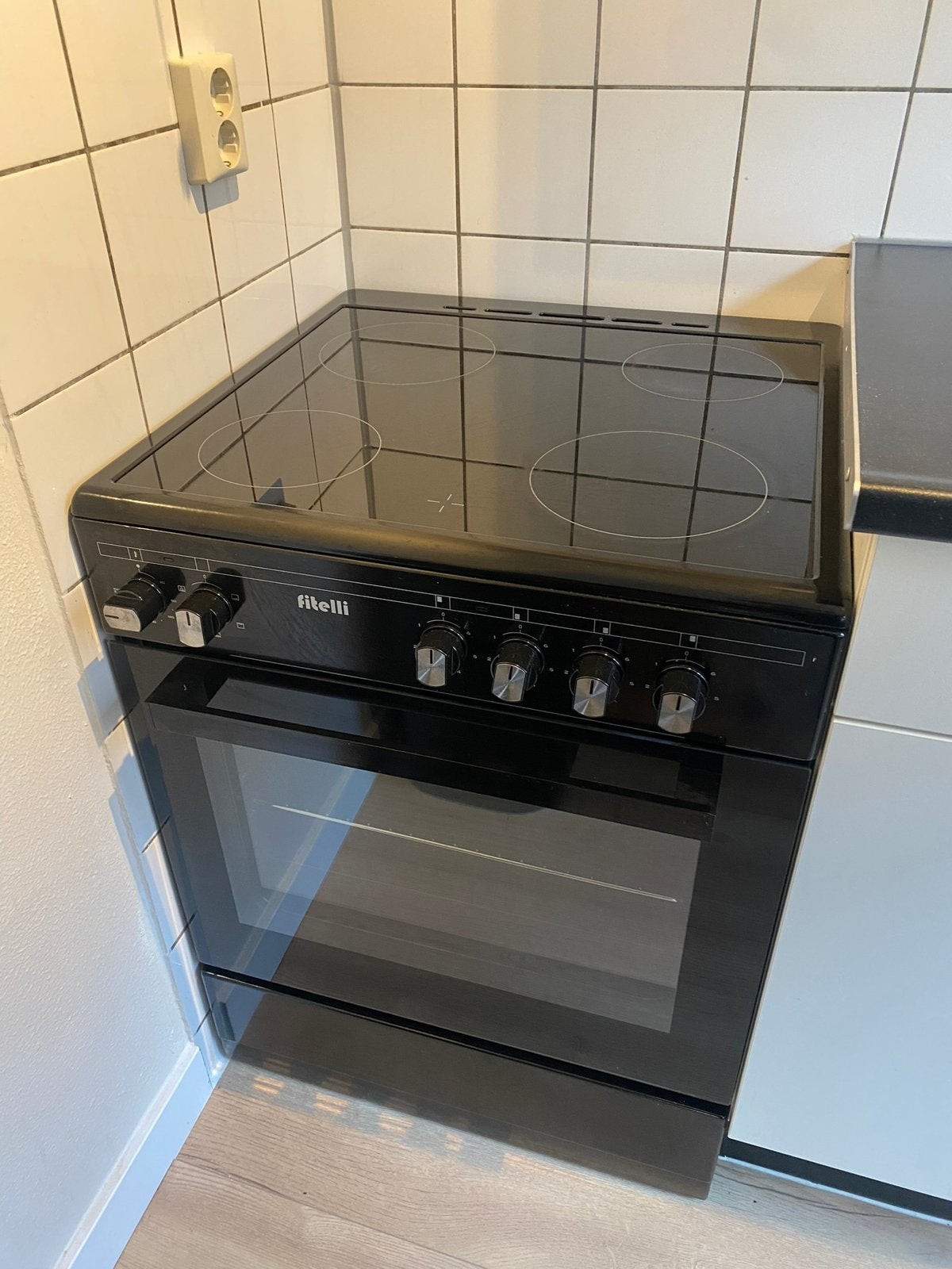 Elektrisch fornuis oven zwart Fitelli, Witgoed en Apparatuur, Ophalen, 4 kookzones, Zo goed als nieuw, Vrijstaand