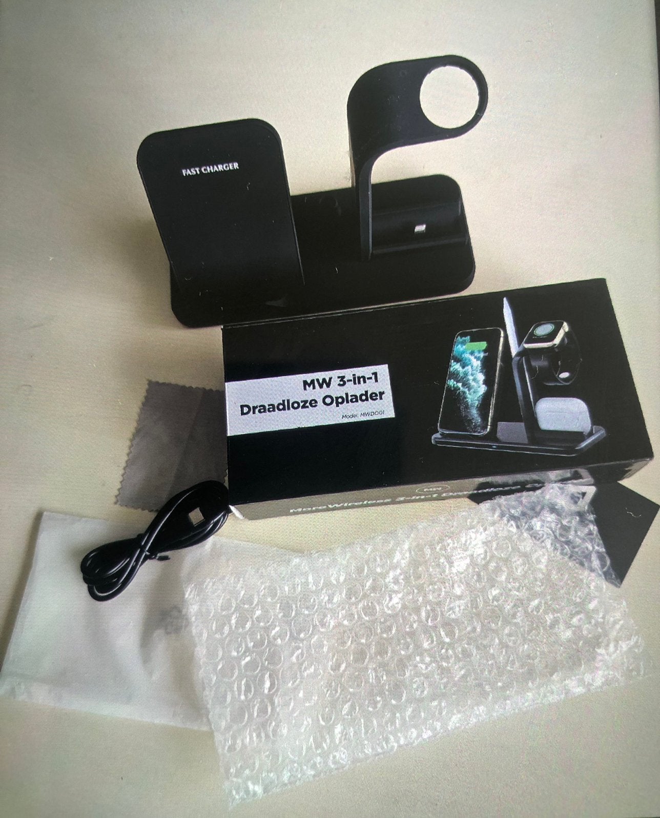 Nieuwe 3 in 1 draadloze oplader / smartphone/watch/ AirPods, Ophalen of Verzenden, Zo goed als nieuw