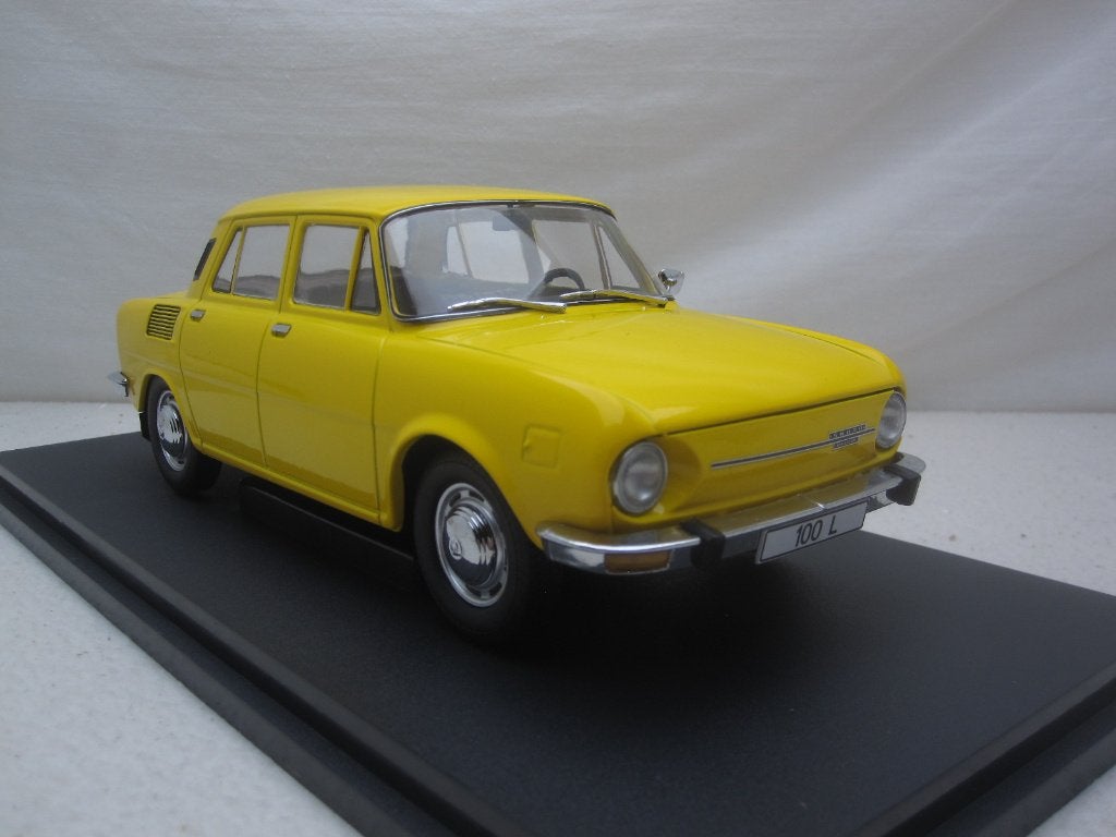 Skoda 100 L 1971 Geel 1:18 MCG, Ophalen of Verzenden, Nieuw, Overige merken