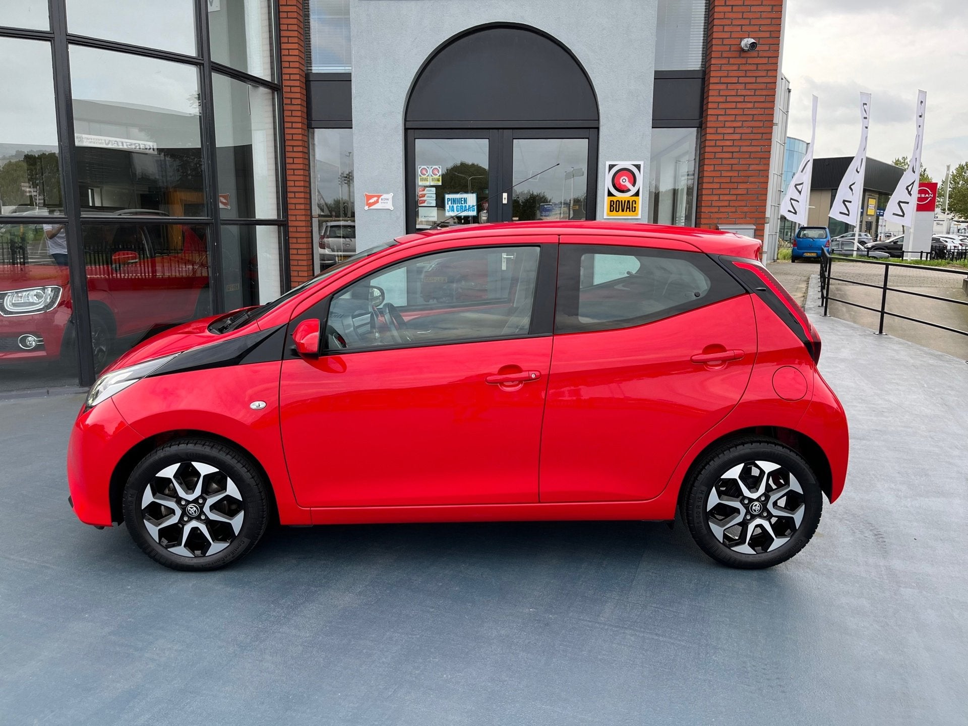 Toyota Aygo 1.0 VVT-i x-cite AUTOMAAT LMV AIRCO, Auto's, Gebruikt, Euro 6, 4 stoelen, 3 cilinders