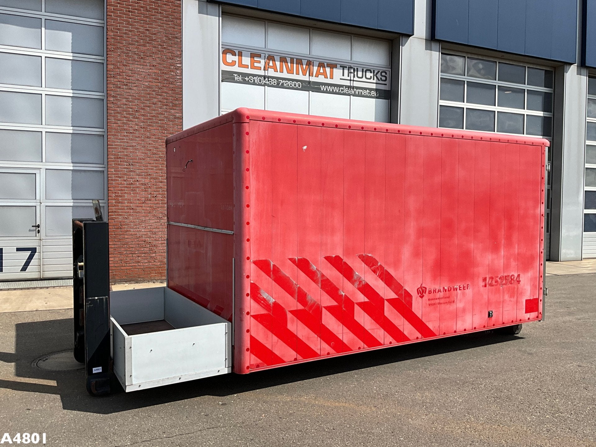 Gesloten 18m³ container met oprijrampen ex-brandweer!, Clean Mat Trucks B.V., Sales@cleanmat.eu, Wageningsestraat 17
6673DB  ANDELST, NL