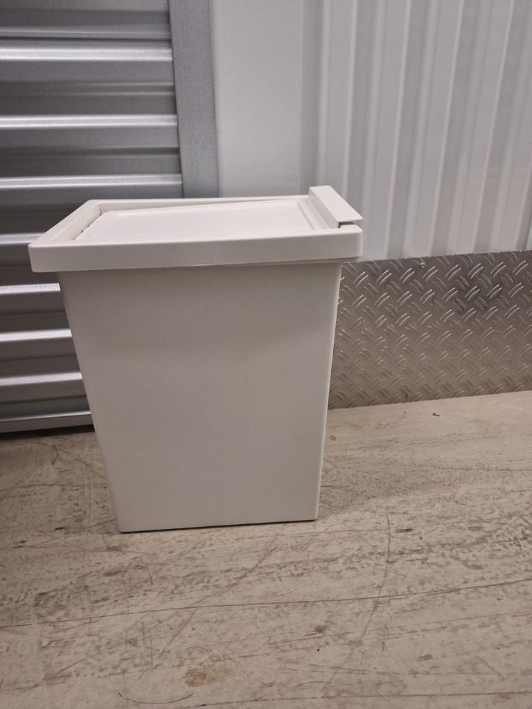 Te koop prullebak met deksel, Ophalen of Verzenden, Zo goed als nieuw, Kunststof