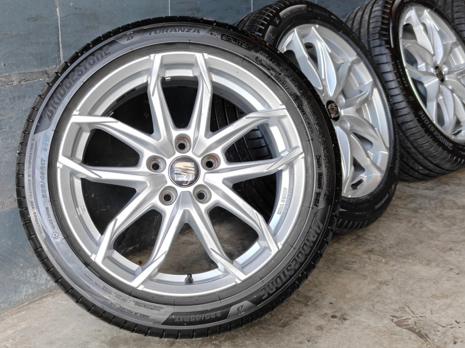 17" Seat Leon Zomerset Bridgestone Altea Golf Caddy Touran, Auto-onderdelen, Rial, Gebruikt, Banden en Velgen, Onbekend