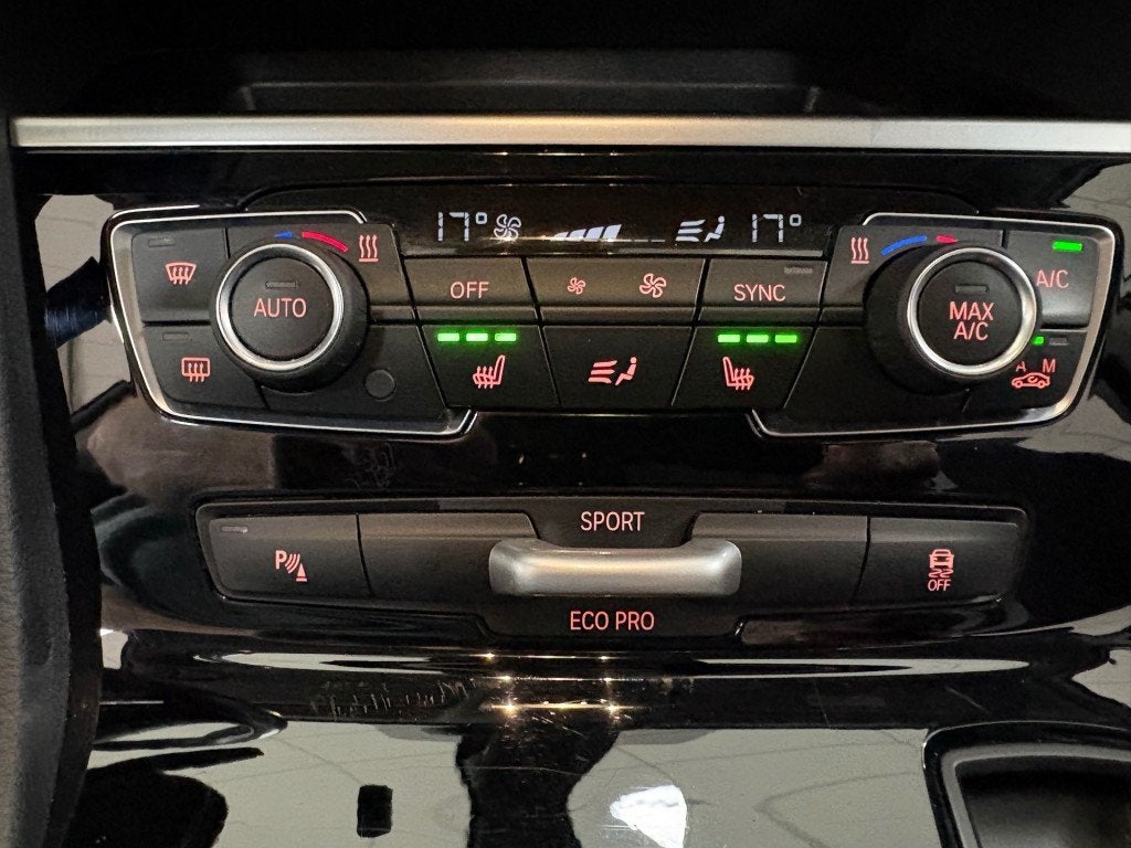 Bmw 2-SERIE 216I HIGH EXEC. / Climatronic / Cruise / Afn. Tr, Auto's, USB, Gebruikt, Met garantie (alle), Wit