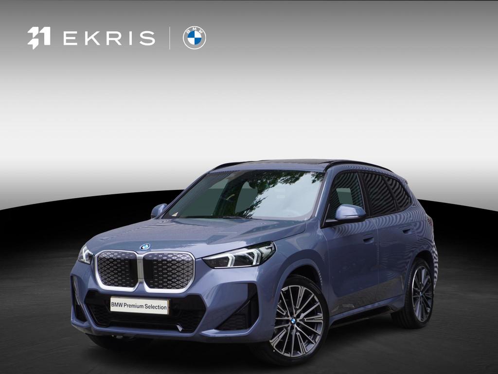 BMW iX1 eDrive20 67 | M Sportpakket | Comfort Pack | 20 inch, Auto's, Met garantie (alle), Stuurwielverwarming, 204 pk, 474 km
