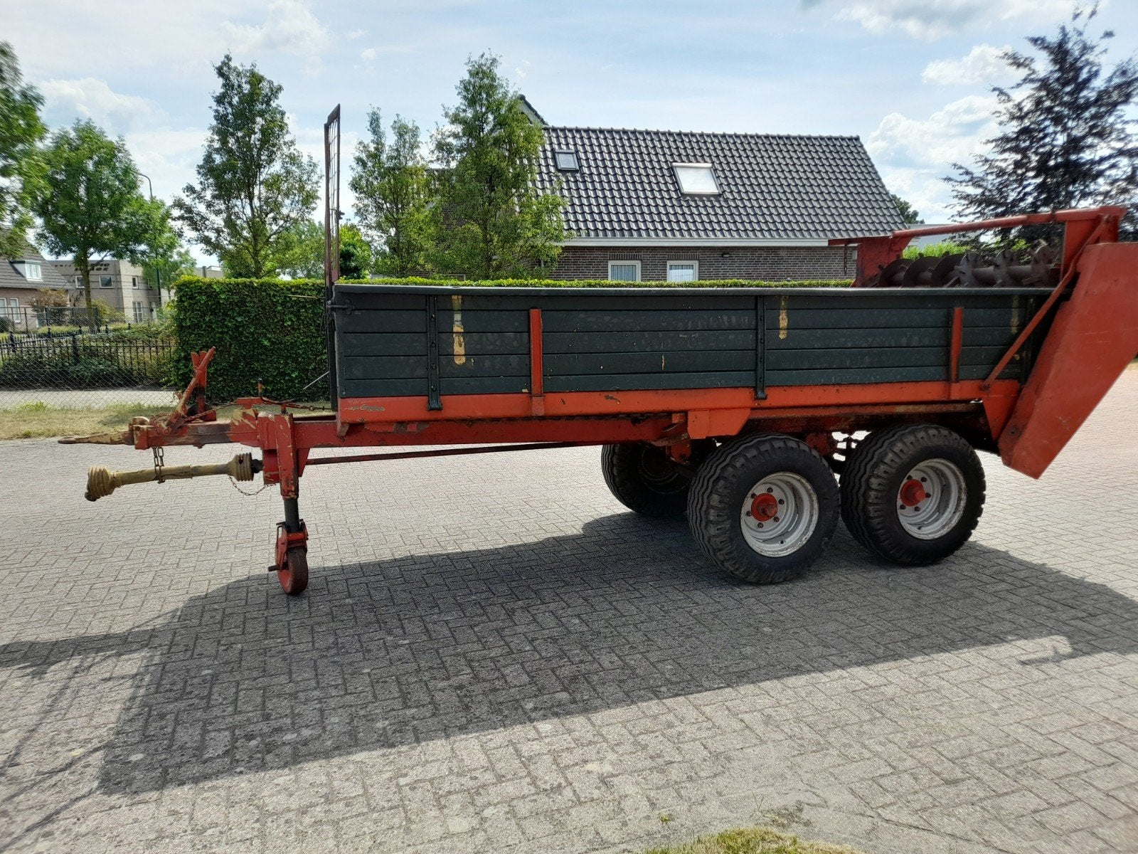mestverspreider mestwagen tandem 8ton tebbe, Ophalen