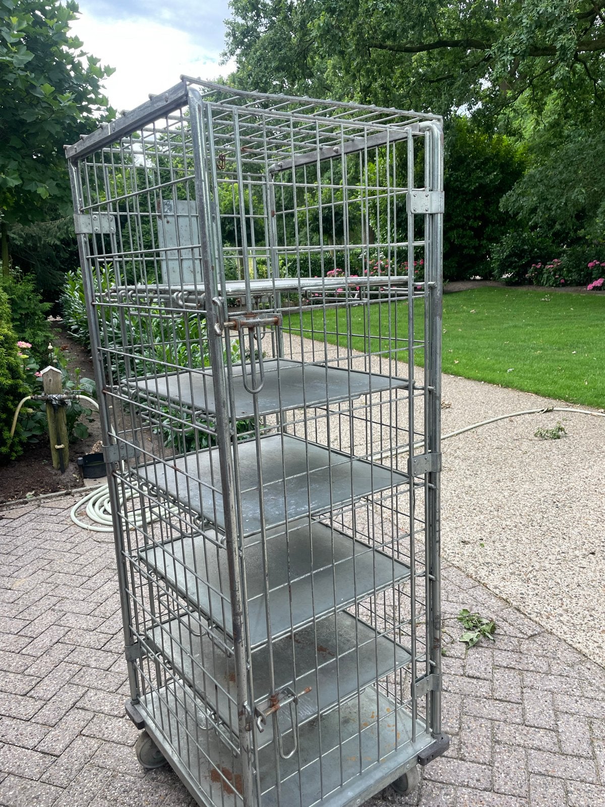Metalen stellingkast op wielen, Ophalen, Gebruikt