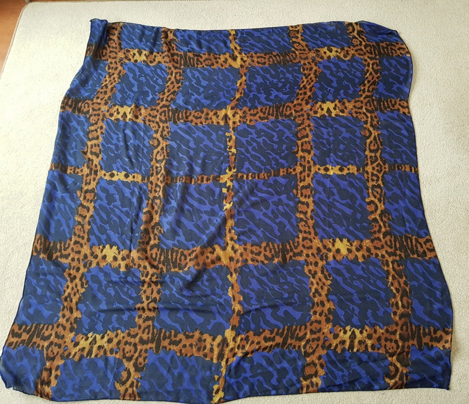Sjaal blauw met tijgerprint maat L maat XL lang brede sjalen, Verzenden, Gedragen, Maat 42/44 (L), Sjaal