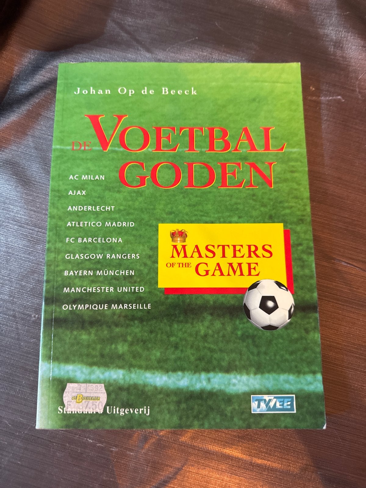 De Voetbalgoden - Johan Op De Beeck - Boek over voetbal, Ophalen of Verzenden, Gelezen, Balsport