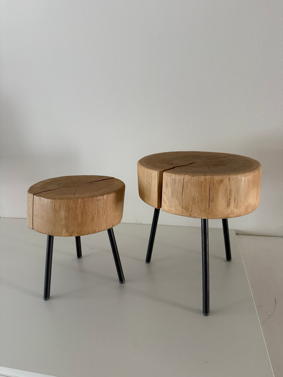 Twee boomstam krukjes Bommel Wonen, Ophalen, Hout