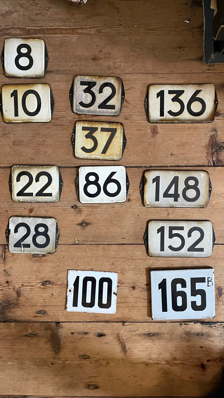 emaille huisnummer bord: 10 28 32 37 86 100 136 148 152 165, Antiek en Kunst, Ophalen of Verzenden