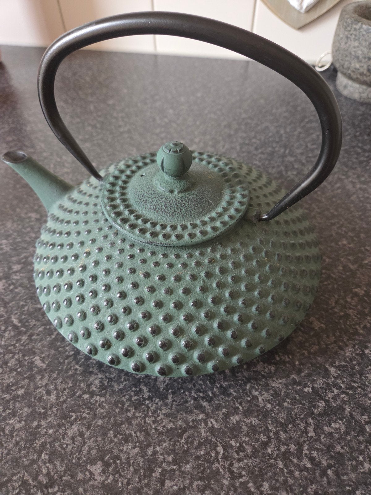 Buddha Lounge gietijzeren theepot met 2 kommetjes, Theepot/fluitketel, Groen, Ophalen of Verzenden, Zo goed als nieuw