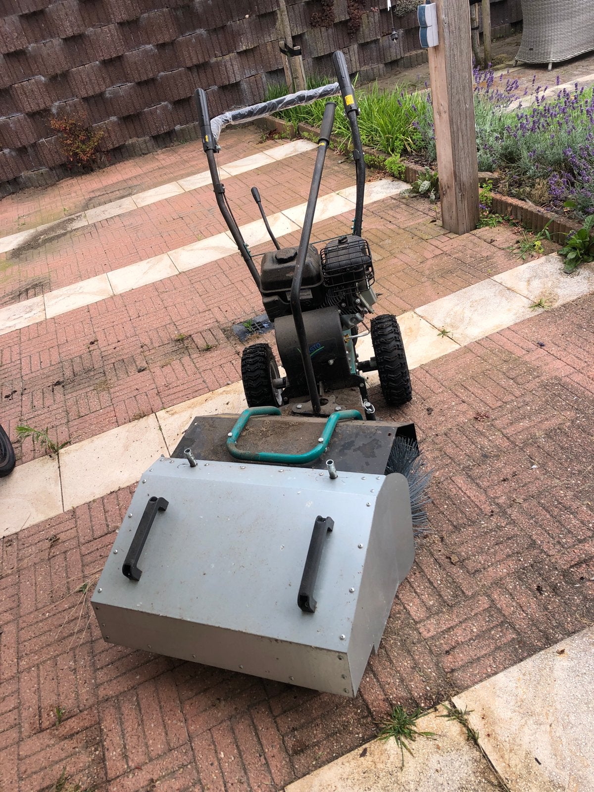 Veeg/sneeuw machine met opvangbak, Ophalen, Zo goed als nieuw