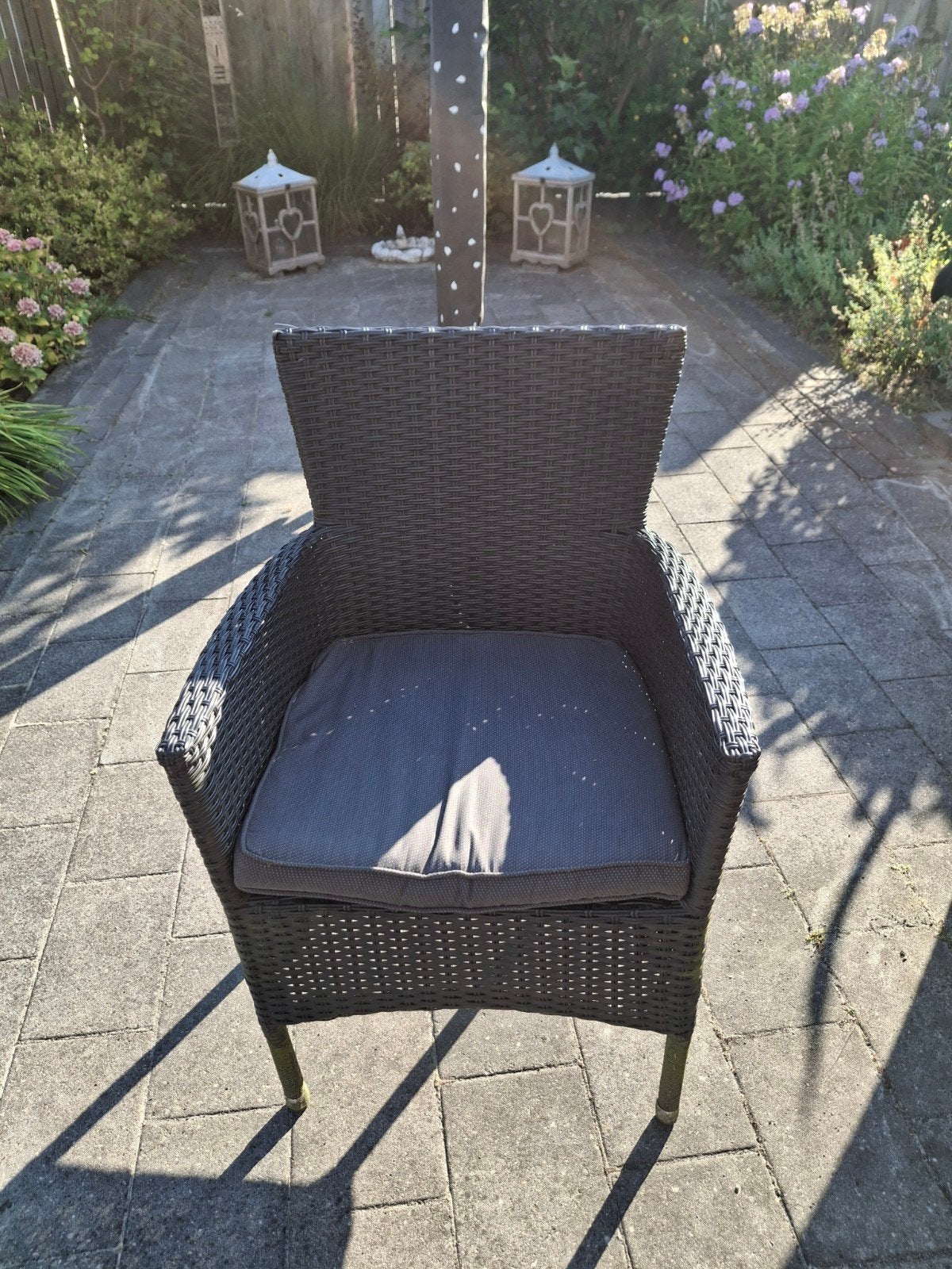 leuke tuinzet 4 stoelen met kussens en ronde tafel, Ophalen, Gebruikt