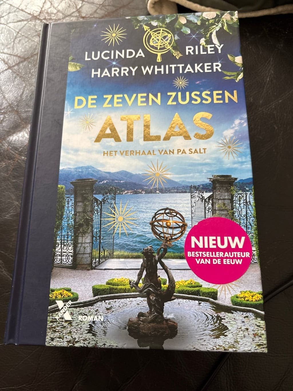 De Zeven Zussen Atlas - Het verhaal van Pa Salt - Lucinda Ri, Ophalen of Verzenden, Zo goed als nieuw, Nederland