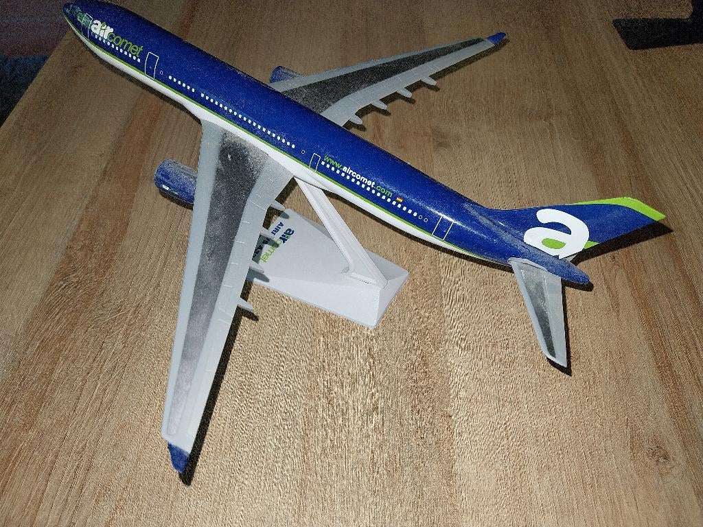 Air Comet Airbus A330 1/200 schaalmodel vliegtuig, Ophalen of Verzenden, Gebruikt, Schaalmodel
