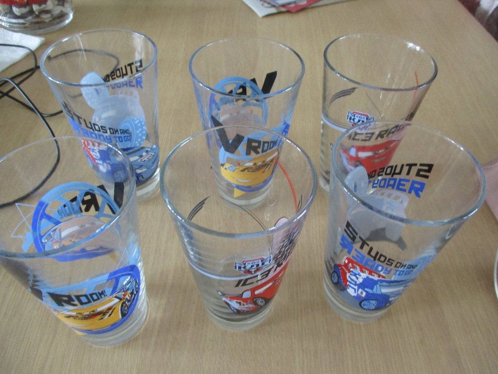 6 cars glazen, Ophalen of Verzenden, Overige figuren, Gebruikt, Servies