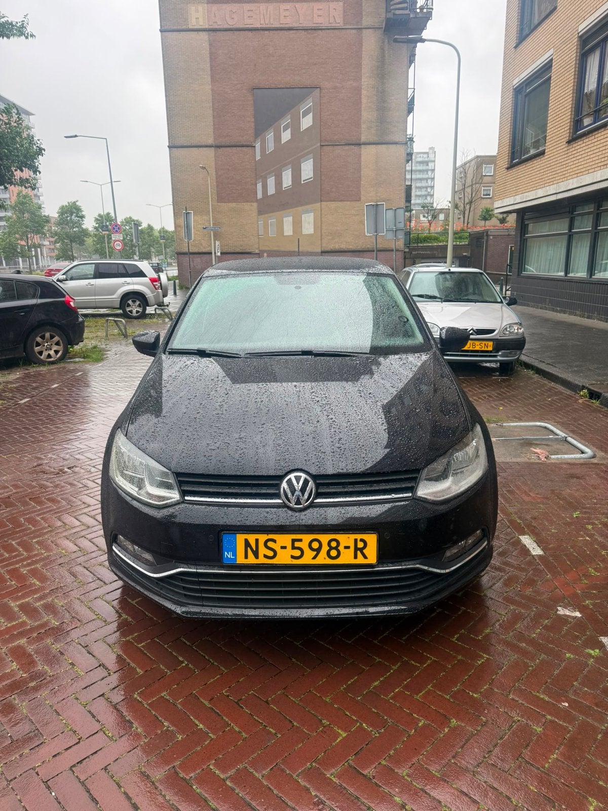 Volkswagen Polo 1.0 TSI 55KW 2016 Zwart, Auto's, Volkswagen, Voorwielaandrijving, Stof, 40 €/maand, Zwart