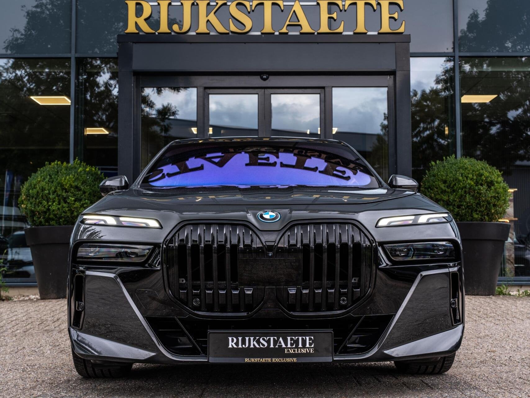 BMW 7-serie 750e xDrive|PANO|B&W|4WS|ELDEUREN|360|INCL.BTW, Auto's, Automaat, Dealer onderhouden, Gebruikt, Bedrijf