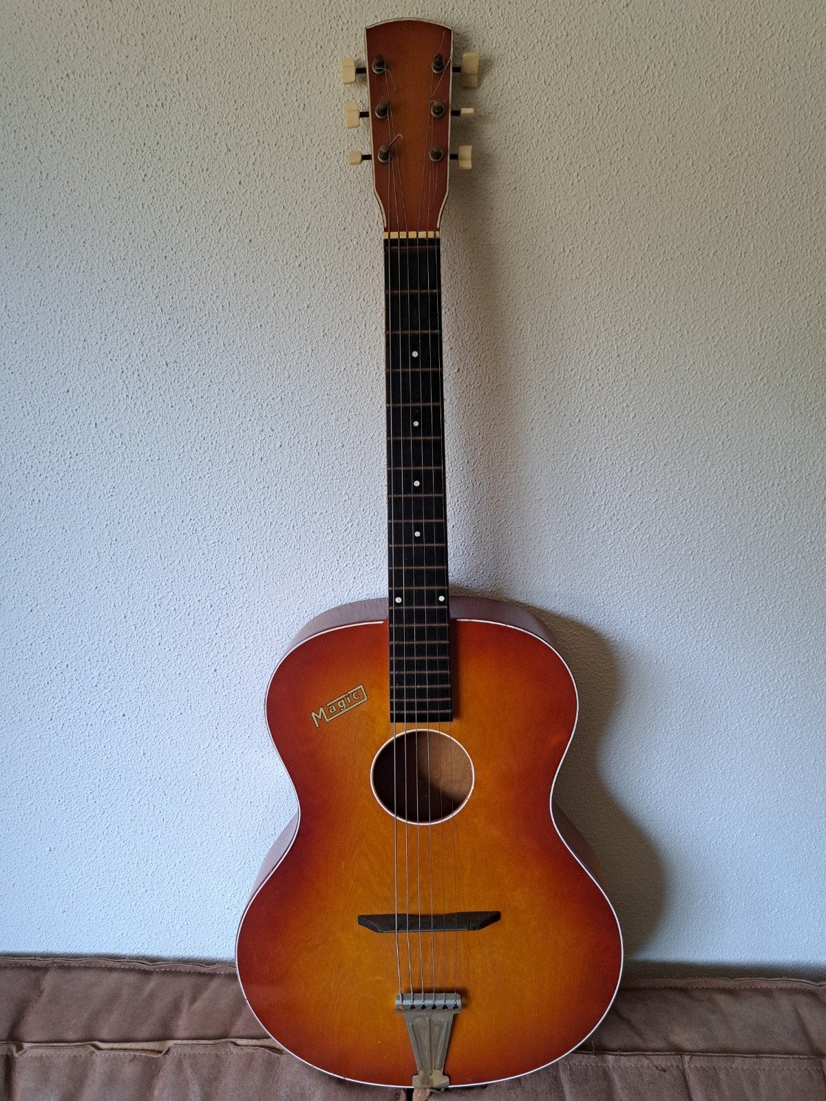 Magic venlonia gitaar als nieuw zuiver en goed bespeelbaar, Muziek en Instrumenten, Ophalen, Zo goed als nieuw, Akoestische gitaar