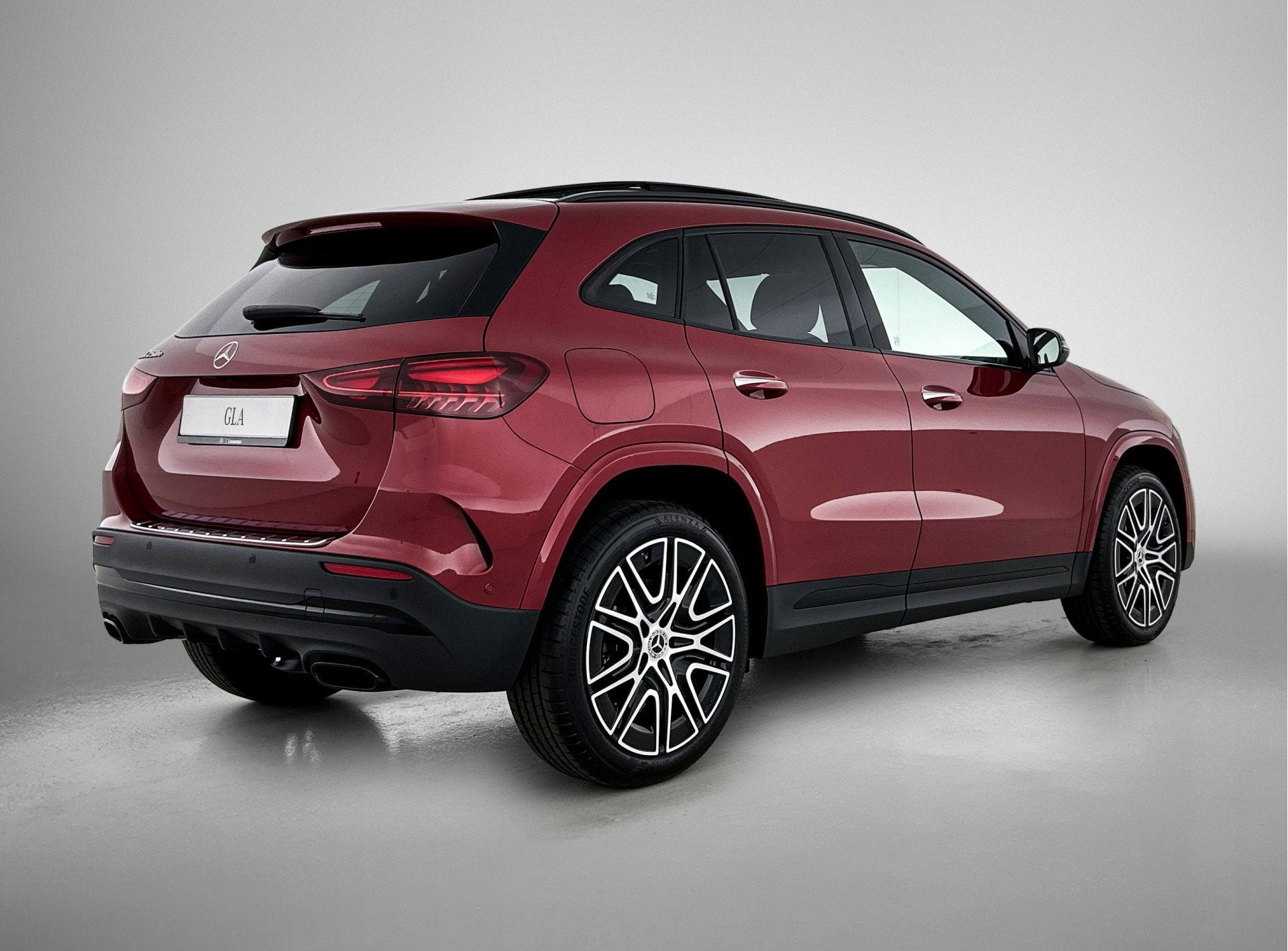 Mercedes-Benz GLA 250 e 140 Year Edition | Plus Pakket | Nig, Auto's, Zwart, 4 cilinders, 15 kWh, Bedrijf