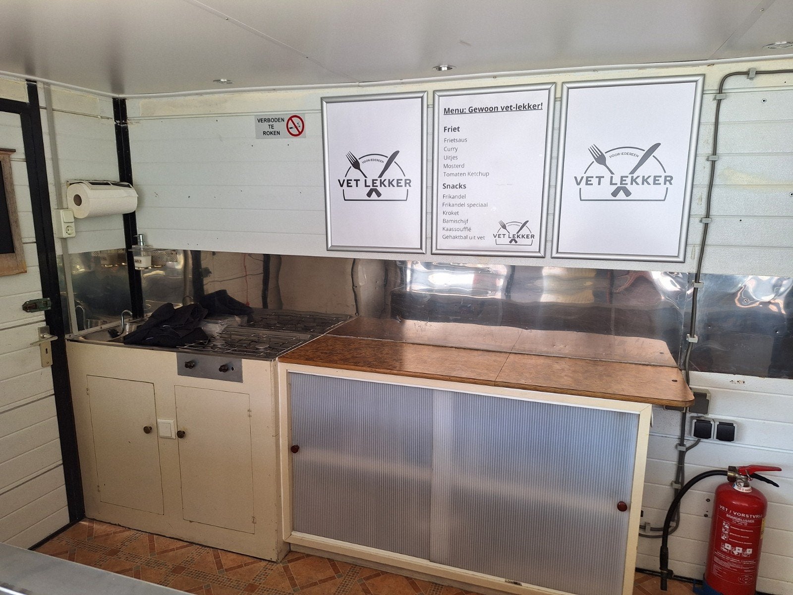 Foto 6 van Foodwagon Frietwagen voor friet snacks en Hamburgers bakken